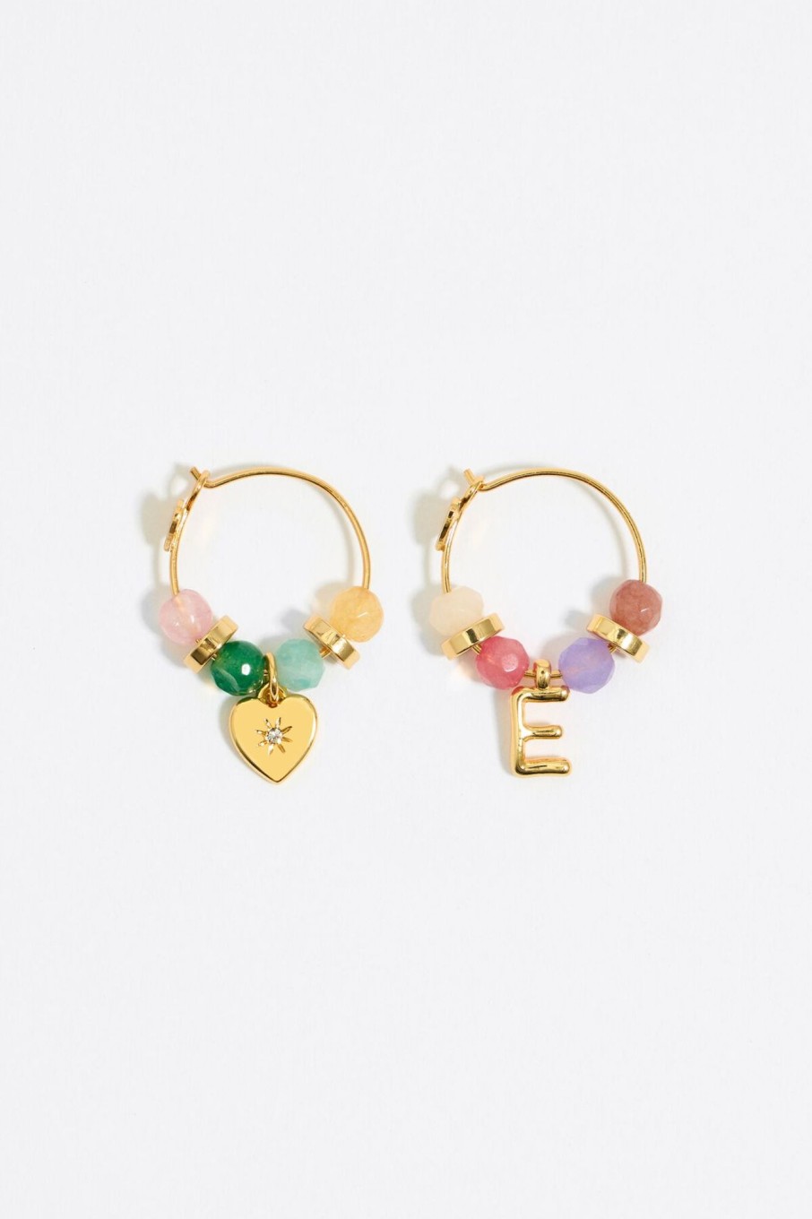 Abecedario | BIMBA Y LOLA Pendientes Letra E Piedras Multicolores