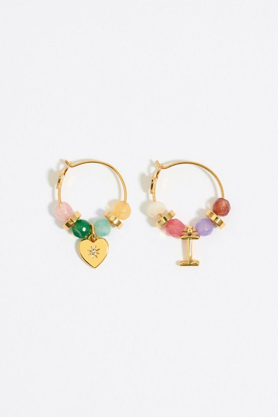 Abecedario | BIMBA Y LOLA Pendientes Letra I Piedras Multicolores