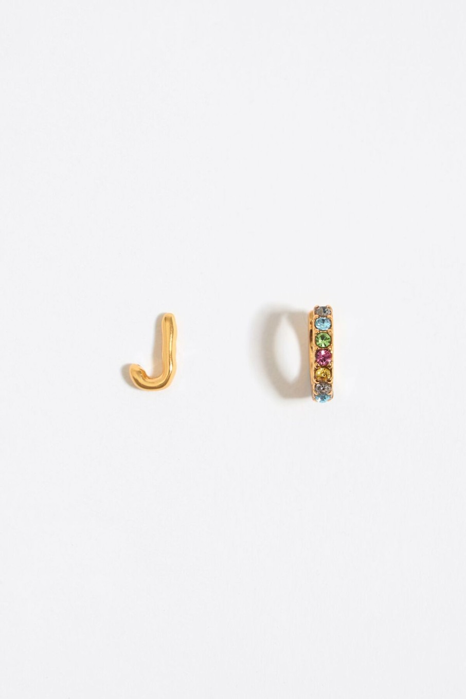 Abecedario | BIMBA Y LOLA Pendientes Letra J Y Aro Mini Cristales Multicolores