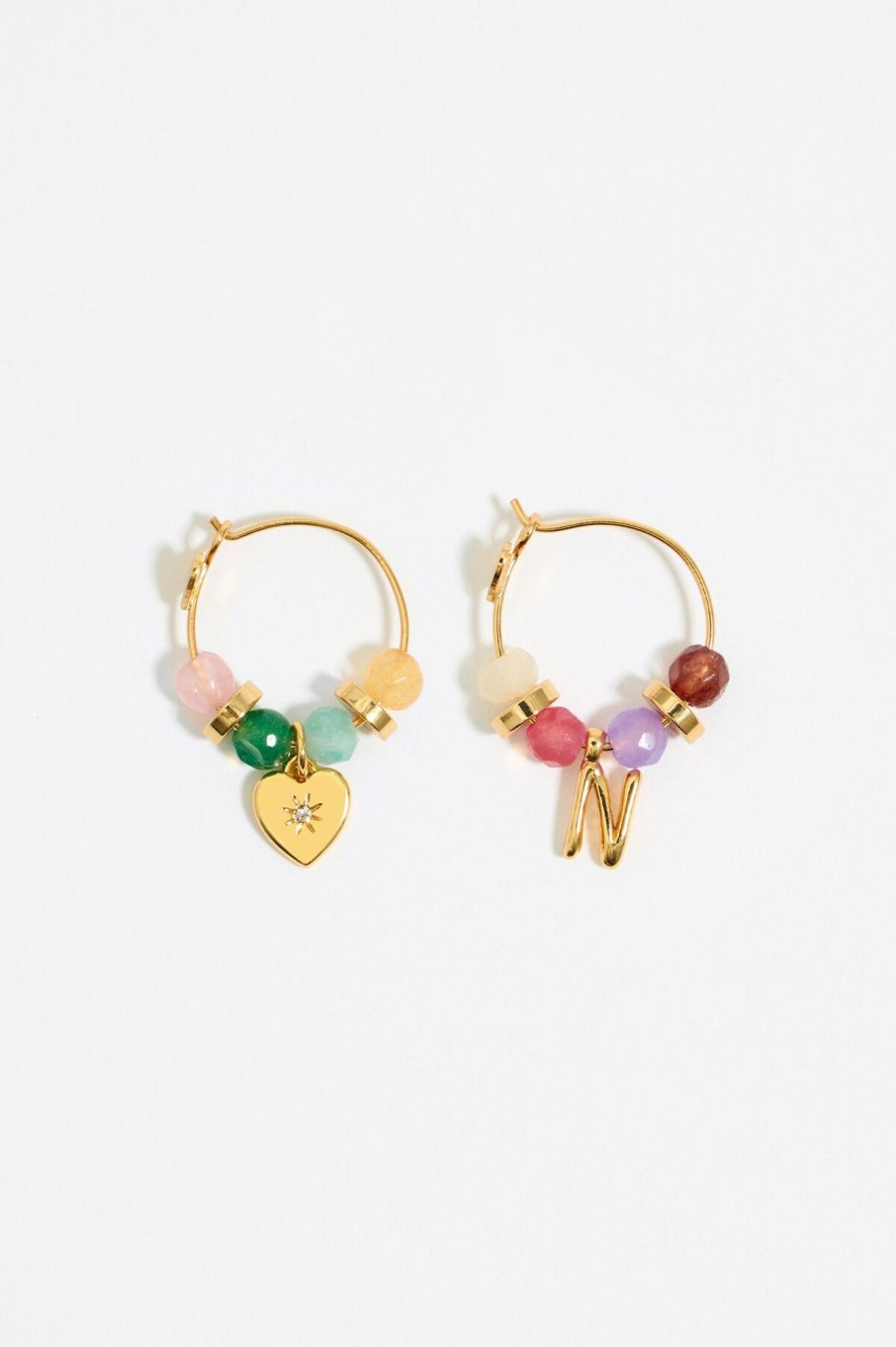 Abecedario | BIMBA Y LOLA Pendientes Letra N Piedras Multicolores