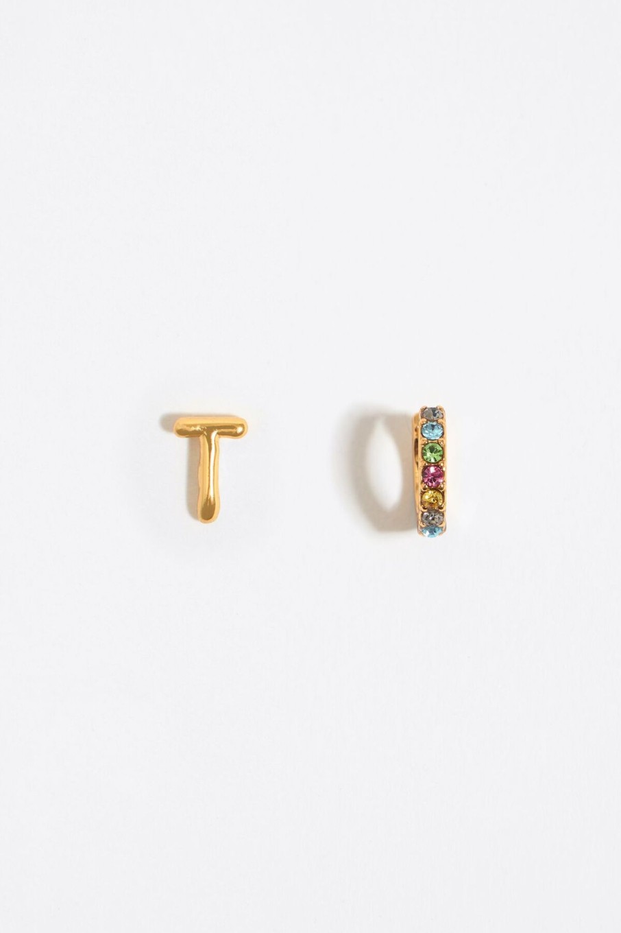 Abecedario | BIMBA Y LOLA Pendientes Letra T Y Aro Mini Cristales Multicolores