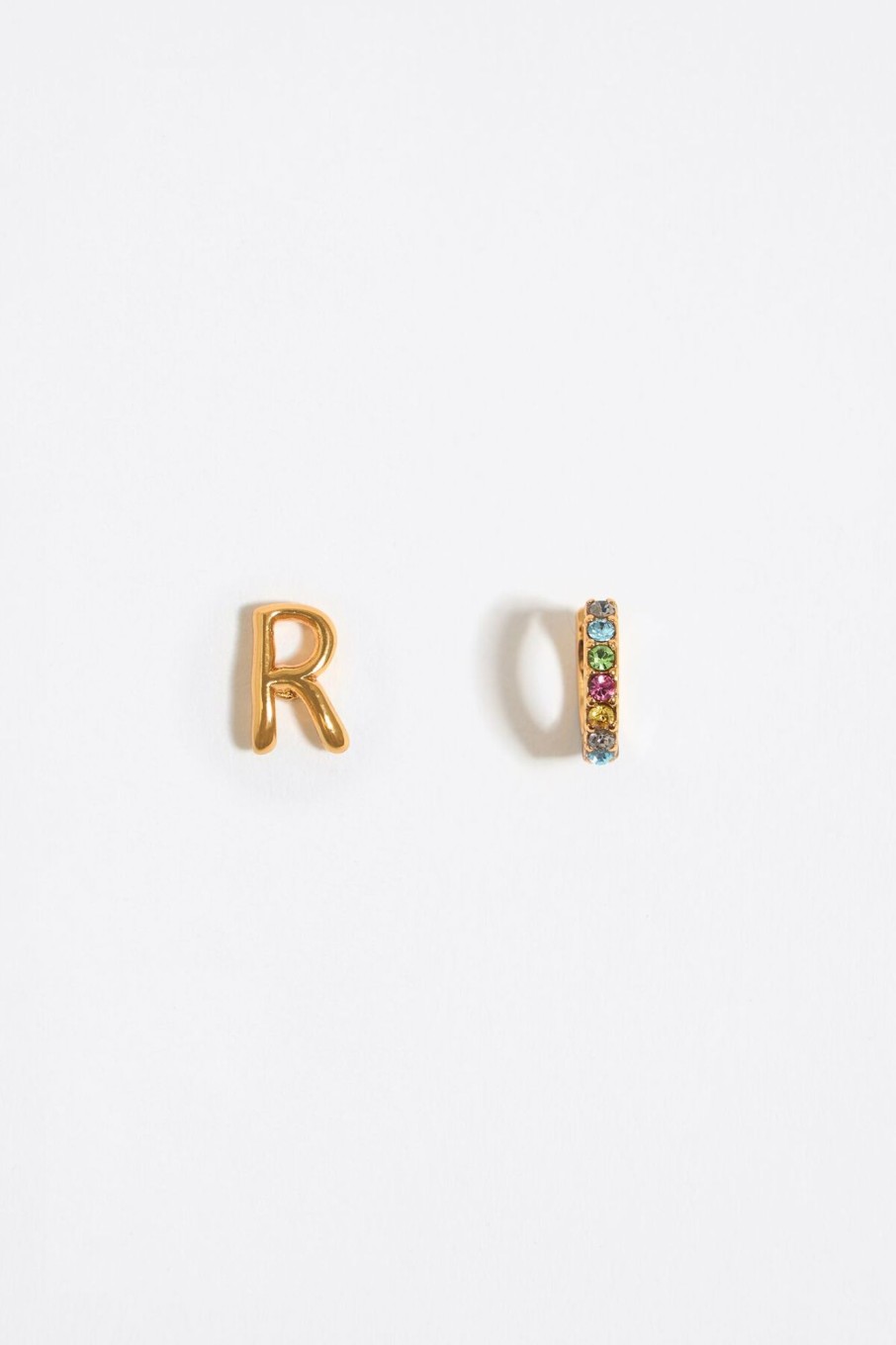 Abecedario | BIMBA Y LOLA Pendientes Letra R Y Aro Mini Cristales Multicolores